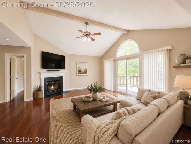 2140 W View Court, Lake Orion, MI 48360