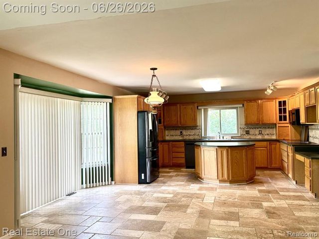 2140 W View Court, Lake Orion, MI 48360
