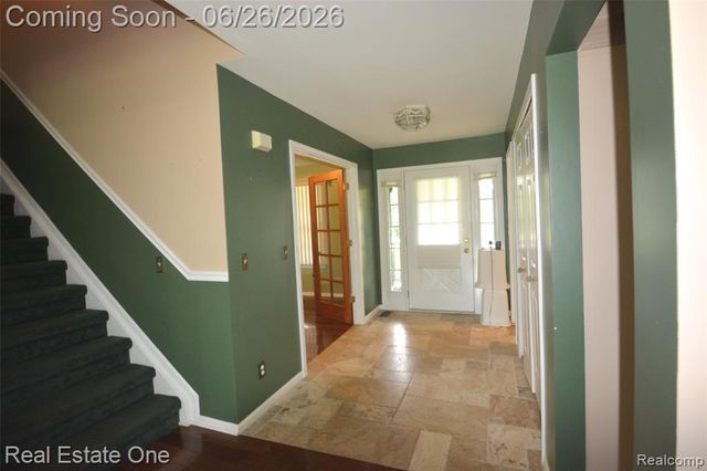 2140 W View Court, Lake Orion, MI 48360