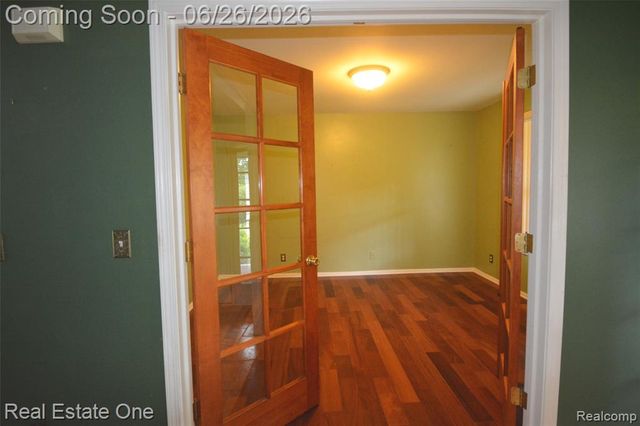 2140 W View Court, Lake Orion, MI 48360