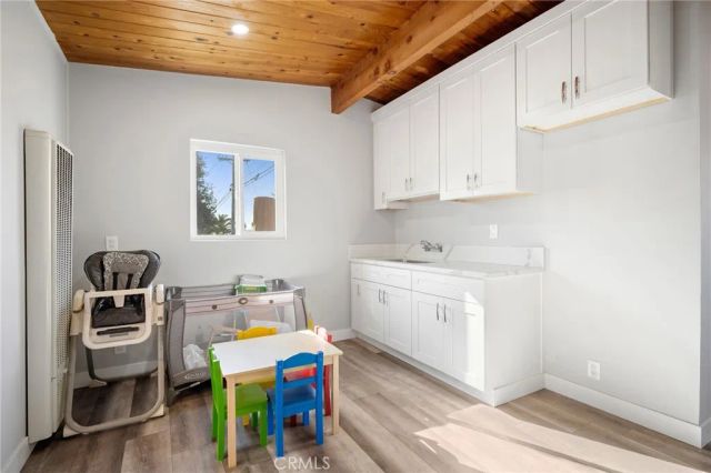 505 Cambridge Drive, Burbank, CA 91504