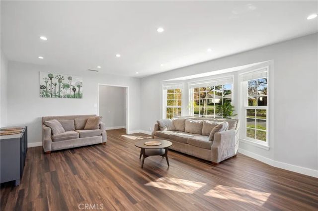 505 Cambridge Drive, Burbank, CA 91504