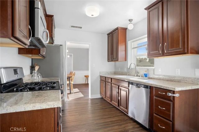 505 Cambridge Drive, Burbank, CA 91504