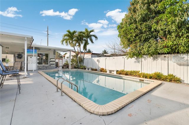 351 E 13th St, Hialeah, FL 33010