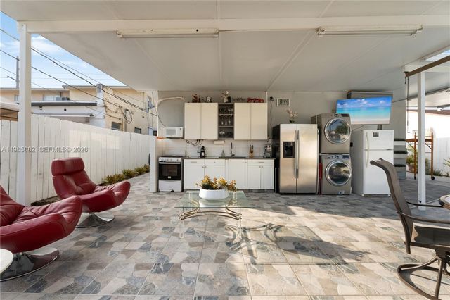 351 E 13th St, Hialeah, FL 33010