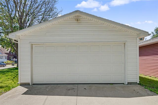 100 Home Park Boulevard, Waterloo, IA 50701