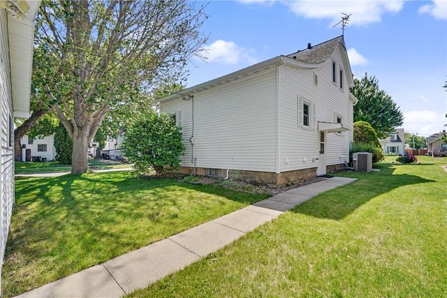 100 Home Park Boulevard, Waterloo, IA 50701