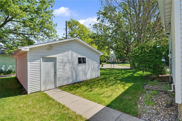 100 Home Park Boulevard, Waterloo, IA 50701