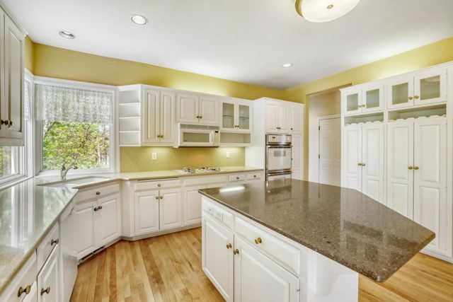 7170 Kenmare Drive, Bloomington, MN 55438