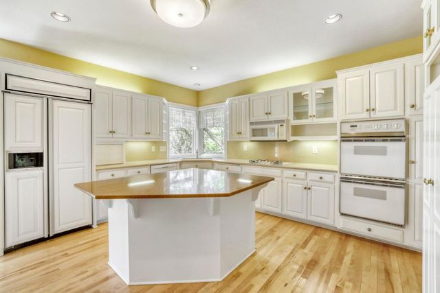 7170 Kenmare Drive, Bloomington, MN 55438