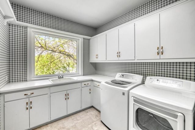 7170 Kenmare Drive, Bloomington, MN 55438