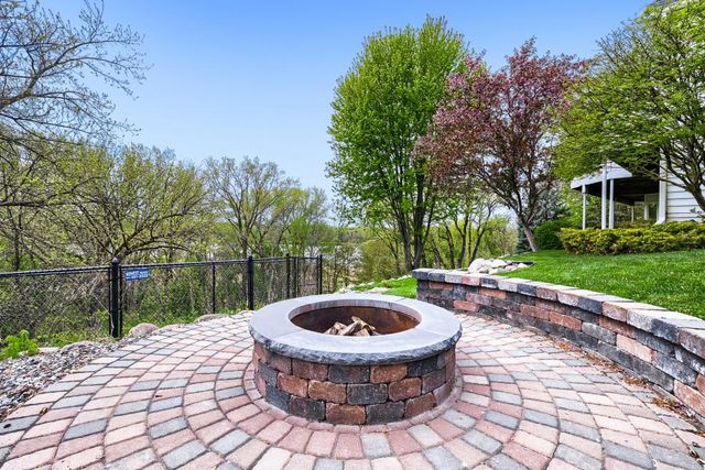 7170 Kenmare Drive, Bloomington, MN 55438