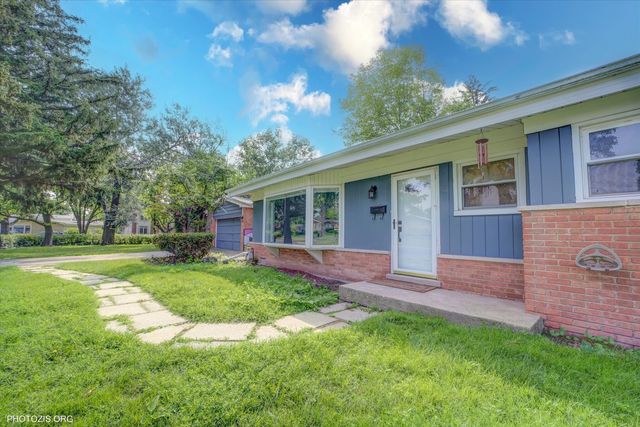 2411 Fontana Drive, Glenview, IL 60025