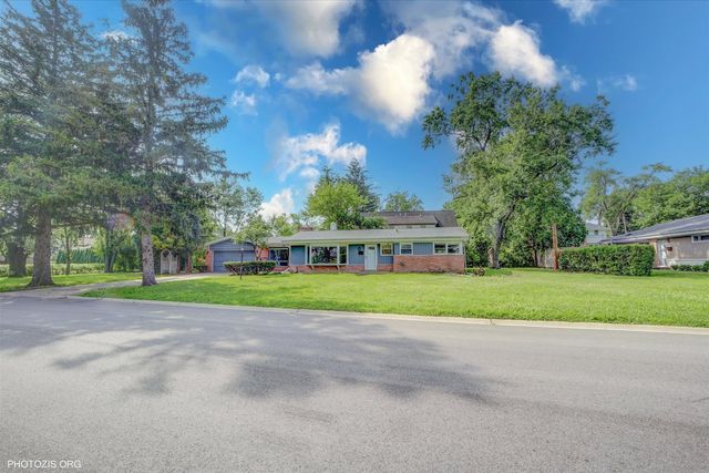 2411 Fontana Drive, Glenview, IL 60025