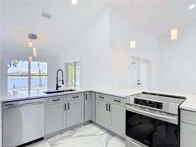 2503 Aviation PKWY, Cape Coral, FL 33904