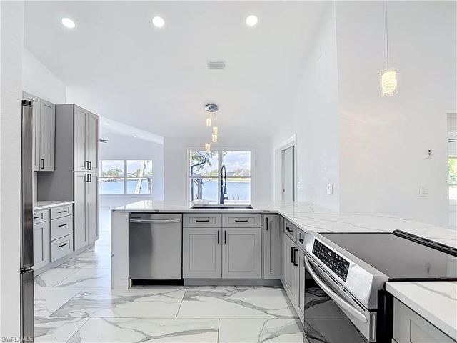 2503 Aviation PKWY, Cape Coral, FL 33904