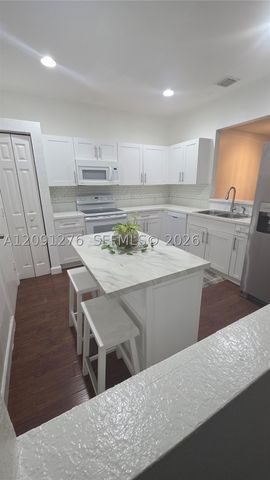 8972 NW 54th St, Sunrise, FL 33351