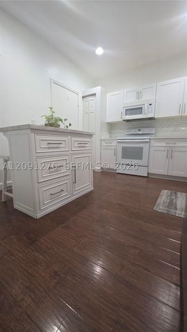8972 NW 54th St, Sunrise, FL 33351