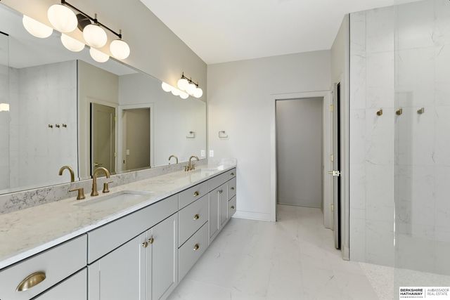 2302 S 176th Court, Omaha, NE 68130