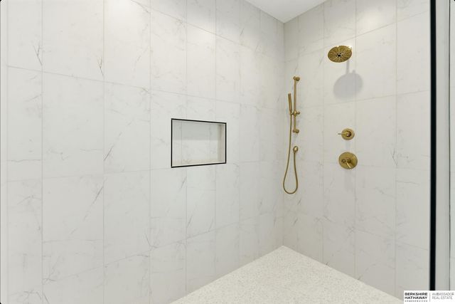 2302 S 176th Court, Omaha, NE 68130