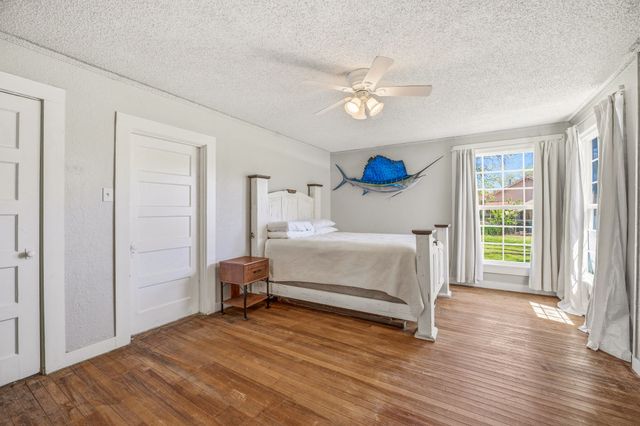 733 S Austin Street, De Leon, TX 76444