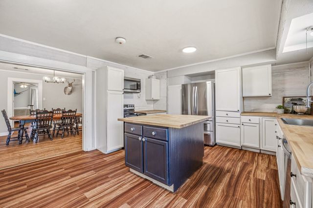 733 S Austin Street, De Leon, TX 76444