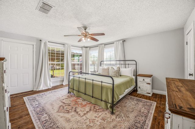 733 S Austin Street, De Leon, TX 76444