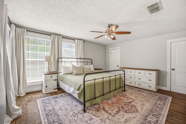 733 S Austin Street, De Leon, TX 76444