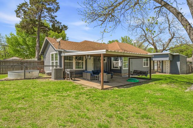 733 S Austin Street, De Leon, TX 76444