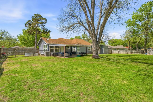 733 S Austin Street, De Leon, TX 76444