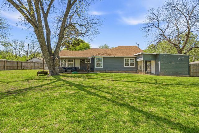 733 S Austin Street, De Leon, TX 76444