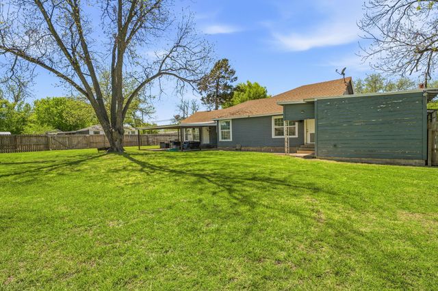 733 S Austin Street, De Leon, TX 76444