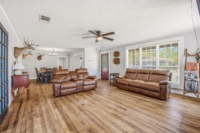 733 S Austin Street, De Leon, TX 76444