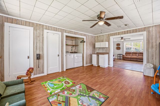 733 S Austin Street, De Leon, TX 76444