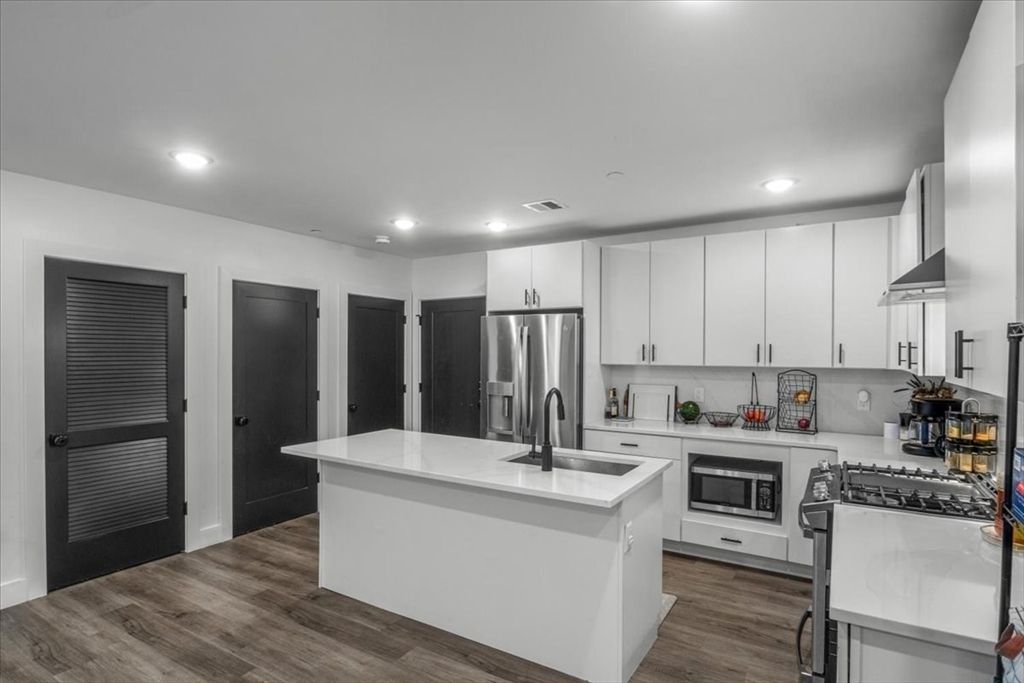 173 Magnolia St 5, Boston, MA 02125
