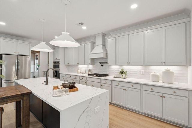 1009 Tributary Boulevard, Hollywood, SC 29449