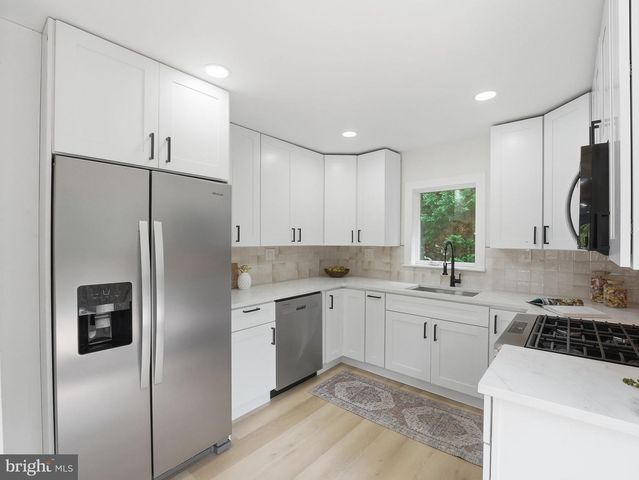 10 SPRUCE ST, Sewell, NJ 08080