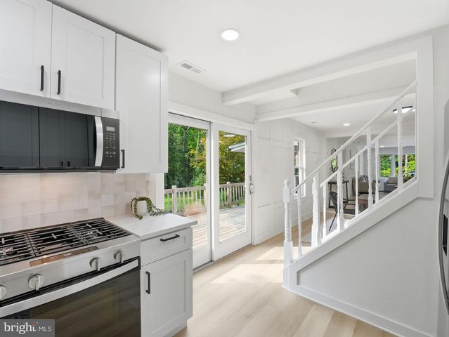 10 SPRUCE ST, Sewell, NJ 08080