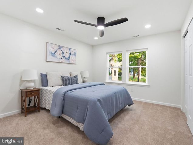 10 SPRUCE ST, Sewell, NJ 08080