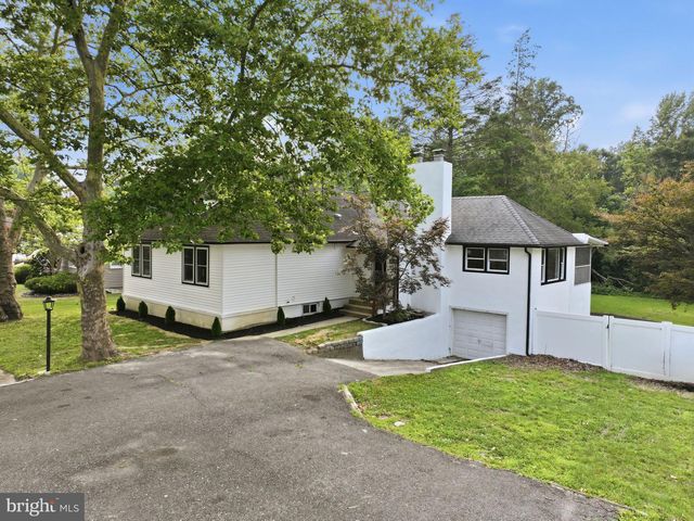 10 SPRUCE ST, Sewell, NJ 08080