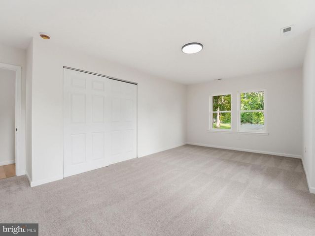 10 SPRUCE ST, Sewell, NJ 08080