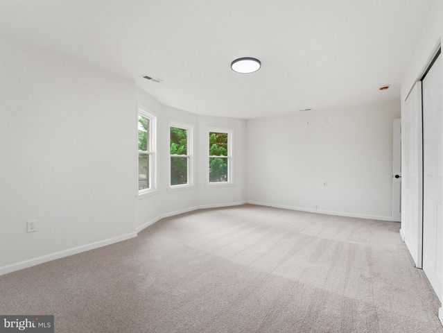 10 SPRUCE ST, Sewell, NJ 08080