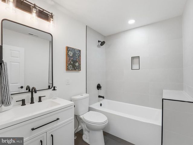 10 SPRUCE ST, Sewell, NJ 08080