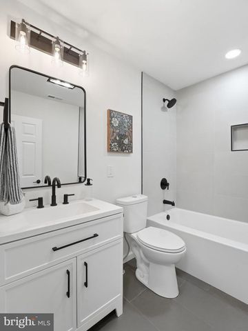 10 SPRUCE ST, Sewell, NJ 08080