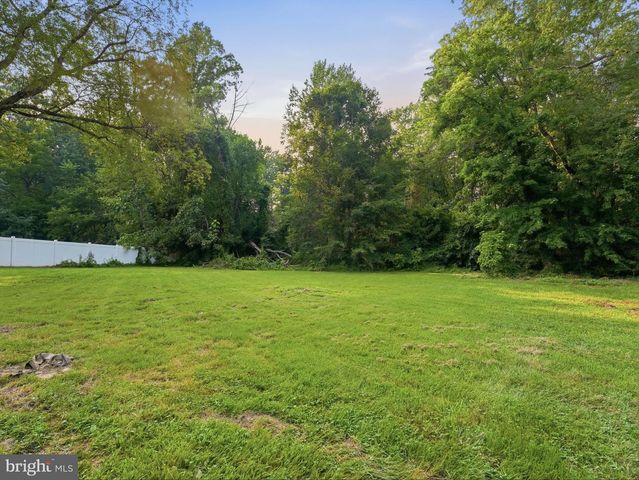 10 SPRUCE ST, Sewell, NJ 08080