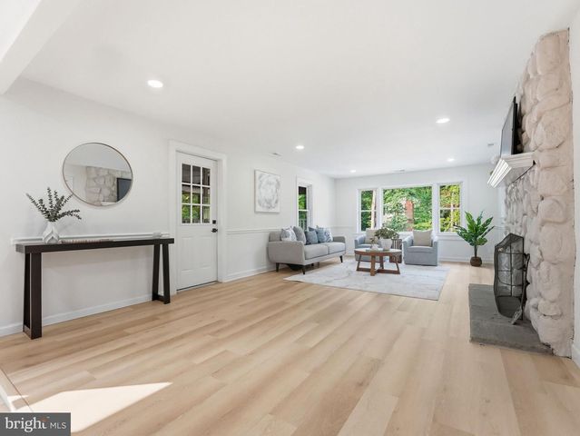 10 SPRUCE ST, Sewell, NJ 08080