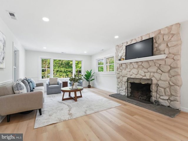 10 SPRUCE ST, Sewell, NJ 08080