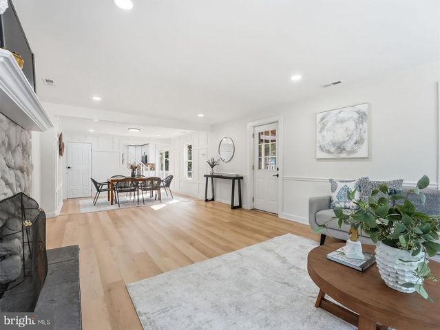 10 SPRUCE ST, Sewell, NJ 08080