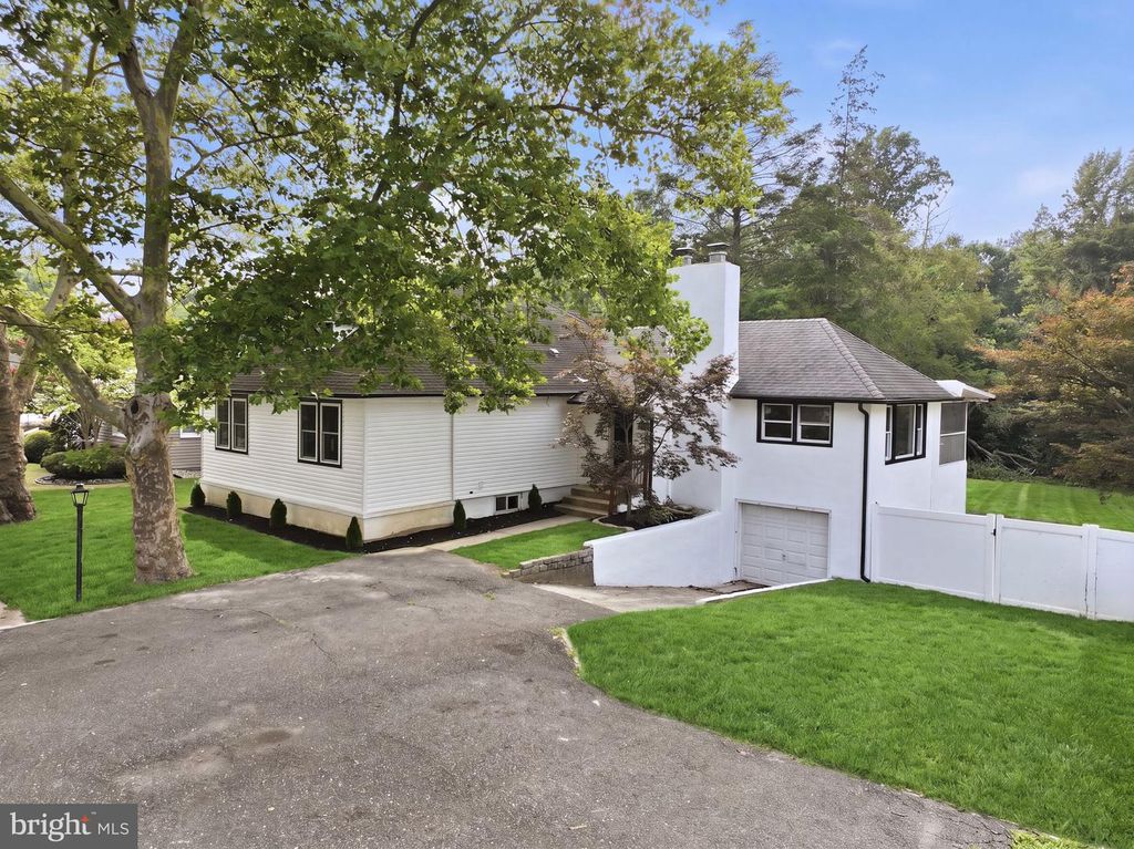 10 SPRUCE ST, Sewell, NJ 08080