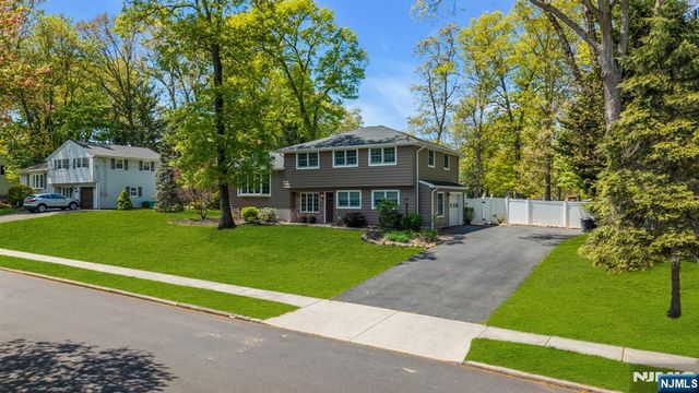53 Smithfield Road, Waldwick, NJ 07463